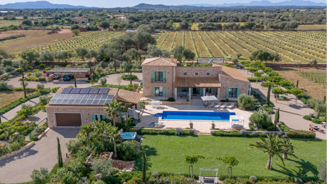 Villa avec vignes et oliveraies à 30 minutes de l'aéroport de Palma de Majorque.